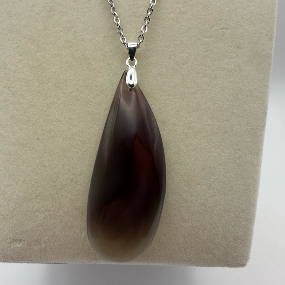 Elegant Long Oval Agate Pendant Necklace - Picture 4 of 8